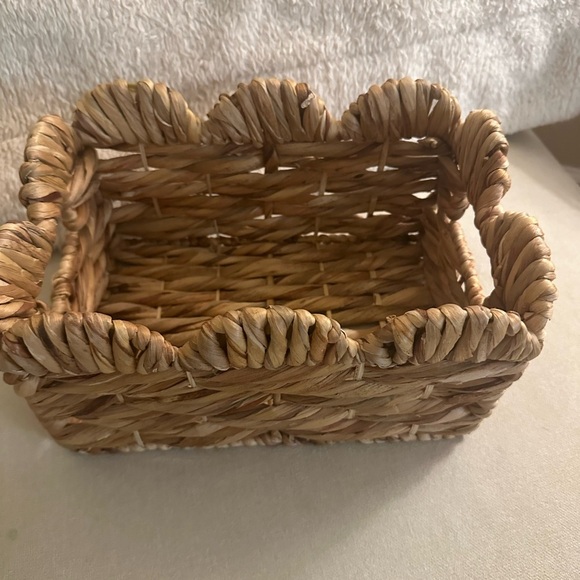 Scalloped Woven Natural Basket - Picture 2 of 6